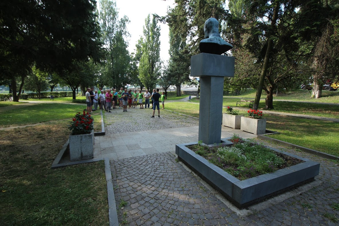 aš14